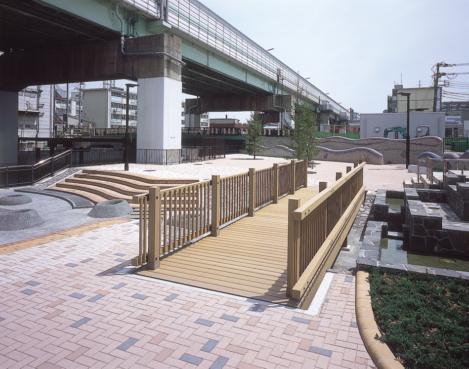 Shukei Facility: Recycled Recycled Wood (Johoku Park)