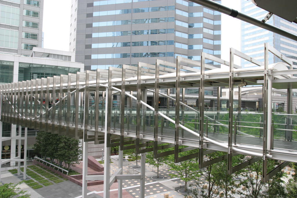品川東口通路