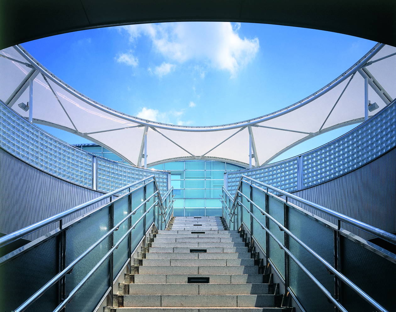 JR Hakata Minami Station Pedestrian Deck