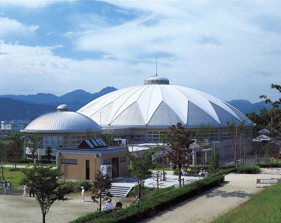 Städtische Turnhalle Shigenobu (Zwillingskuppel)