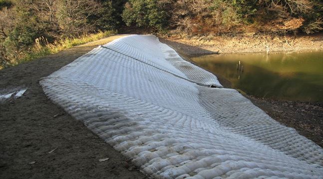 Wakayama Prefecture Road surface protection work at a reservoir associated with road improvement work (714)