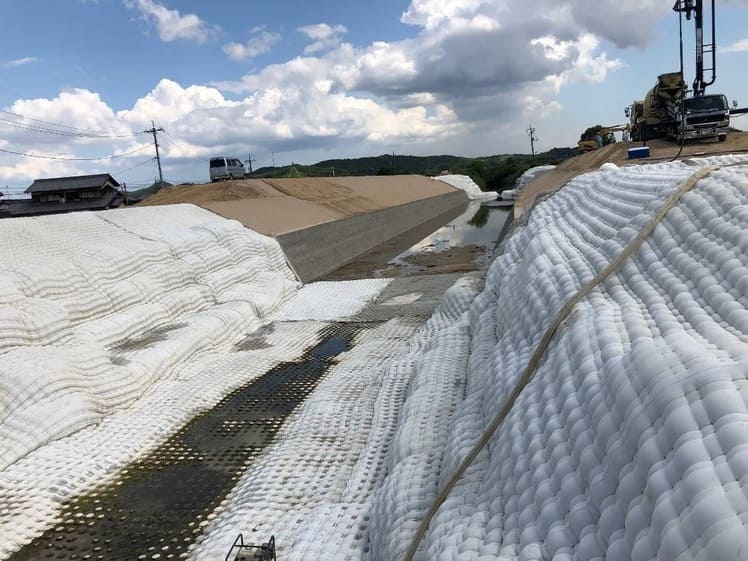 事例3：河川災害の護岸復旧工事（岡山県）