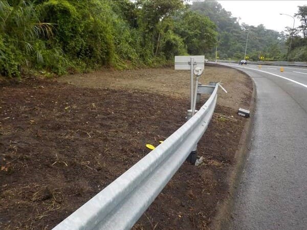 【施工前】東名高速道路（特定更新等）鮎沢パーキングエリアランプ新設工事