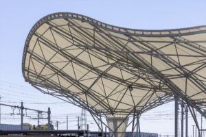 大屋根トラス構造の様子